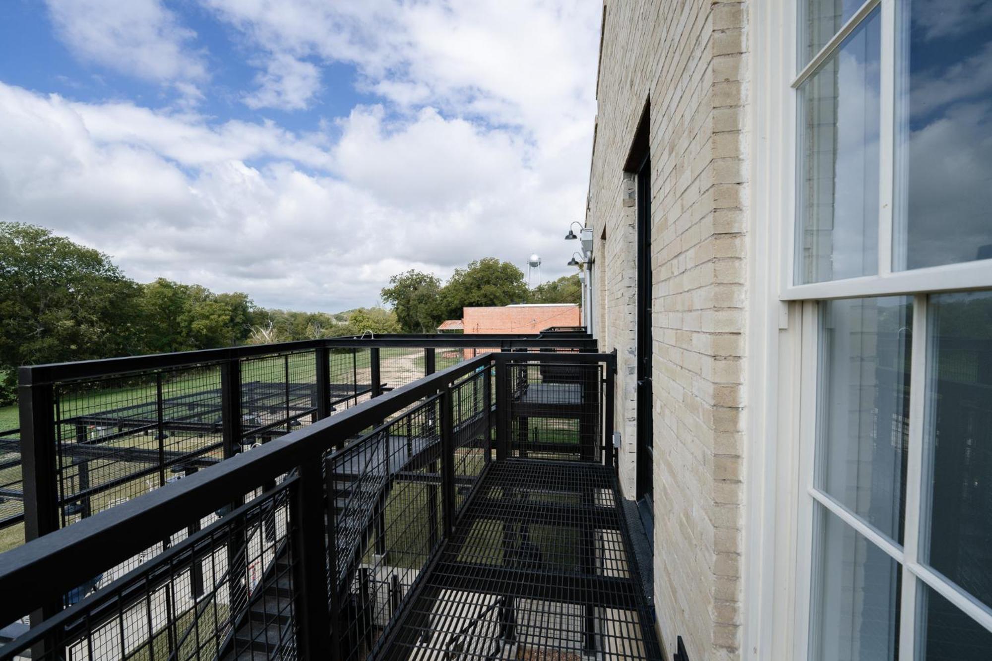 Western 1924 Luxury Lofts Martindale Exterior photo